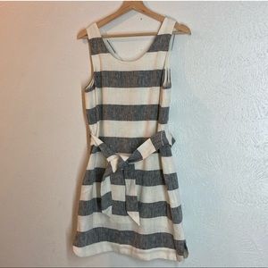 A Loves a linen dress